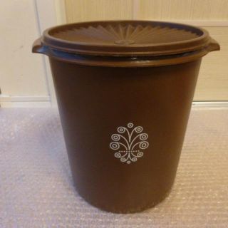 【訳あり】タッパーウェア　Tupperware　マキシデコレーターブラウン　(容器)