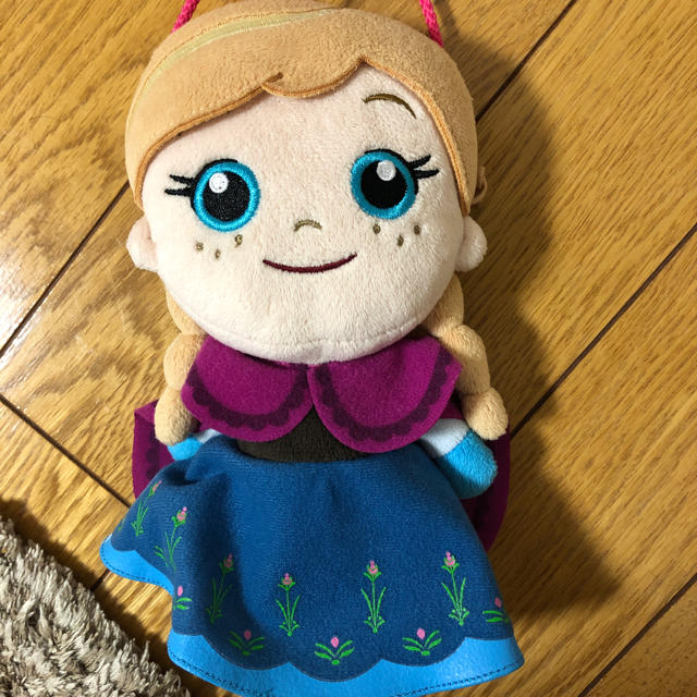 アナと雪の女王(アナトユキノジョオウ)のアナ雪ぬいぐるみポシェット 美品 キッズ/ベビー/マタニティのこども用バッグ(ポシェット)の商品写真