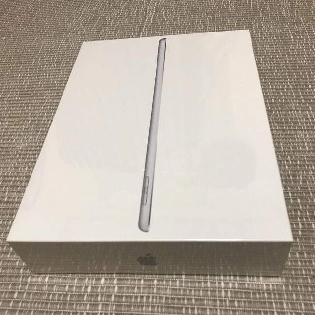 新品  未開封 iPad 32GB WiFi  2018 6世代 シルバーPC/タブレット