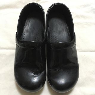 ダンスコ(dansko)のDansko サボ エナメルブラック size36 (スリッポン/モカシン)