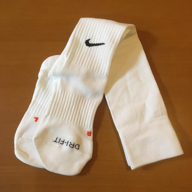 NIKE(ナイキ)のナイキ サッカーソックス  白 スポーツ/アウトドアのサッカー/フットサル(その他)の商品写真