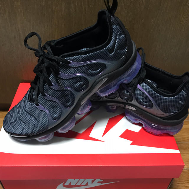 NIKE(ナイキ)のNIKE AIR VAPORMAX PLUS purple Black 26.5 メンズの靴/シューズ(スニーカー)の商品写真