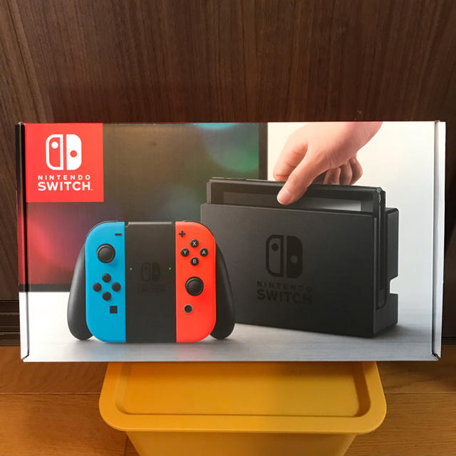新品 任天堂 Nintendo Switch　ネオンレッド ネオンブルー