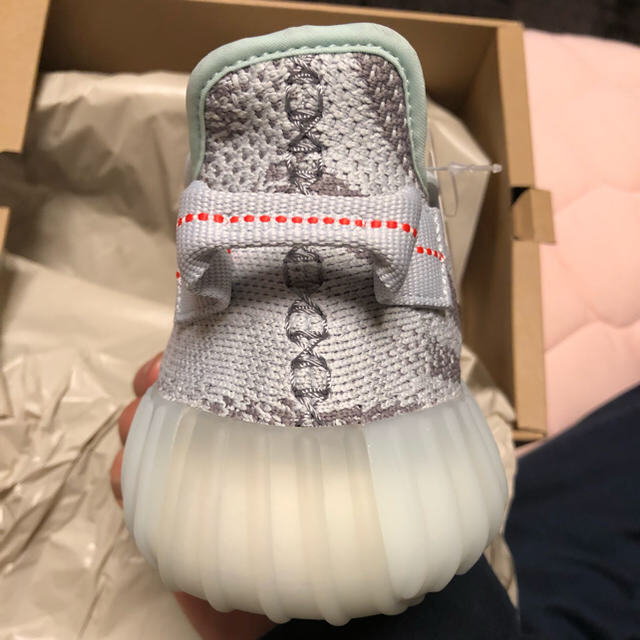 新品未使用yeezyboost350v2 新品未使用