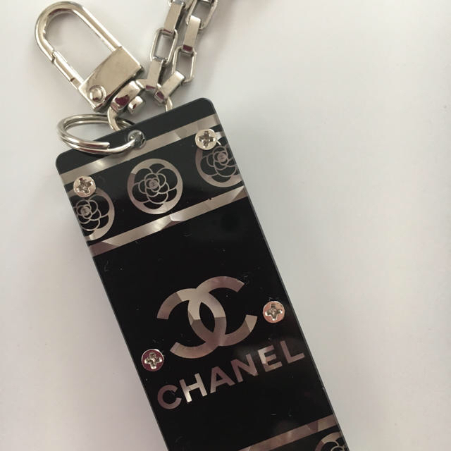 CHANEL(シャネル)のストラップ スマホ/家電/カメラのスマホアクセサリー(ストラップ/イヤホンジャック)の商品写真