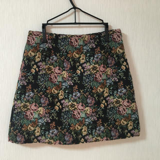 ジーユー(GU)の花柄台形スカート･:*+..:+(ミニスカート)