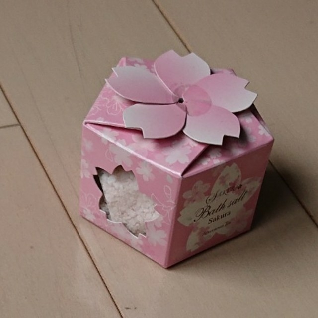 専用   桜バスソルト&L'OCCITANE コスメ/美容のボディケア(その他)の商品写真