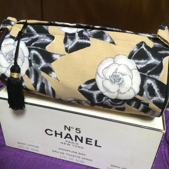 CHANEL カメリア ポーチ