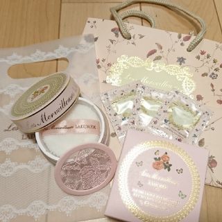 レメルヴェイユーズラデュレ(Les Merveilleuses LADUREE)の【おまけ付き】ラデュレ イルミネイティング フェイス パウダー #101 限定(フェイスパウダー)