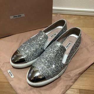 ミュウミュウ(miumiu)の美品❤️ miumiu グリッタースリッポン 38(スリッポン/モカシン)