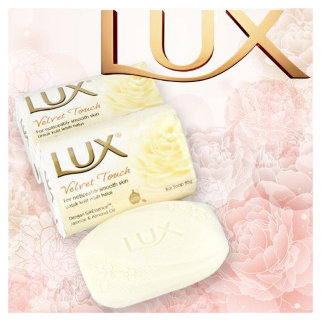 LUX(ラックス)の【新品】ラックス“6個セット”石鹸 ベルベットタッチ ホワイト LUX  コスメ/美容のボディケア(ボディソープ/石鹸)の商品写真