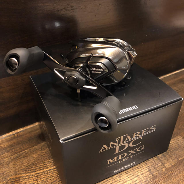 SHIMANO(シマノ)の18 アンタレスDC MD XG 左巻き 新品 限界価格 スポーツ/アウトドアのフィッシング(リール)の商品写真