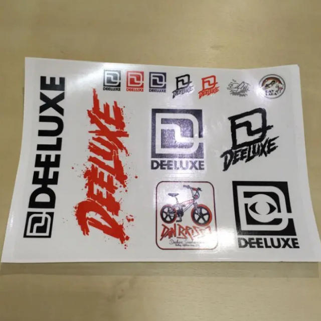 DEELUXE(ディーラックス)のスノボー ステッカー DEELUXE ディーラックス 色々セット 新品 送料込み スポーツ/アウトドアのスノーボード(アクセサリー)の商品写真