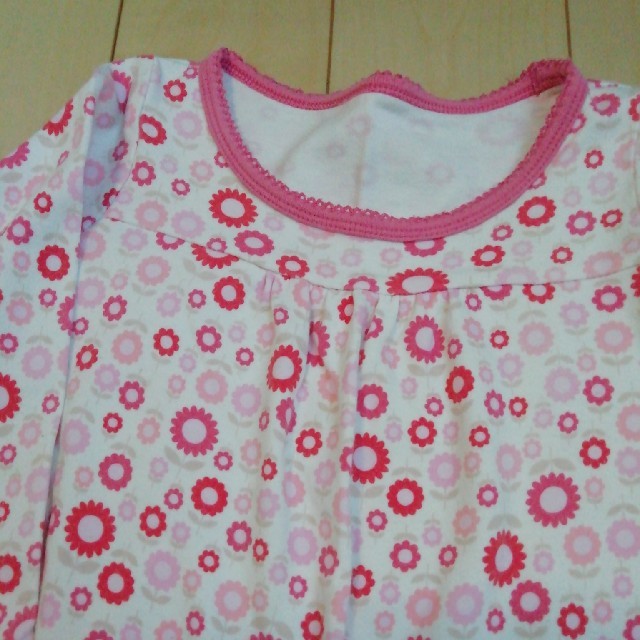 UNIQLO(ユニクロ)のパジャマ　95サイズ キッズ/ベビー/マタニティのキッズ服女の子用(90cm~)(パジャマ)の商品写真