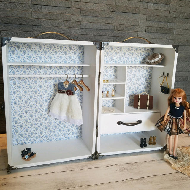 ブライス リカちゃん 大型木製クローゼット/ホワイト 縦型開閉タイプ