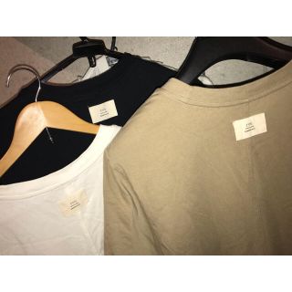 フィアオブゴッド(FEAR OF GOD)のFOG essentials  tシャツ 白のみ、サイズM (Tシャツ/カットソー(半袖/袖なし))