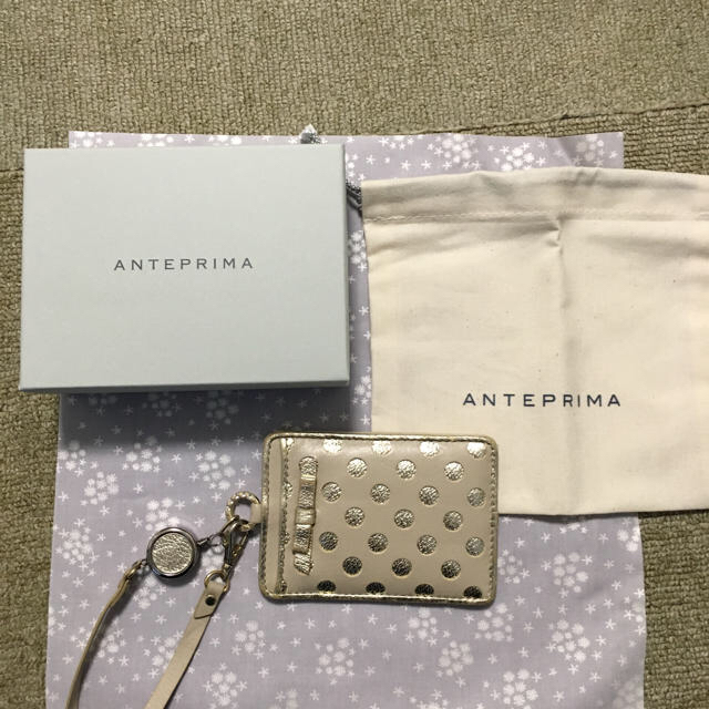 ANTEPRIMA(アンテプリマ)のan様専用 アンテプリマ 伸縮紐付きパスケース レディースのファッション小物(名刺入れ/定期入れ)の商品写真