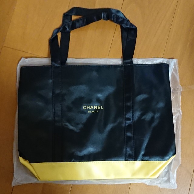 CHANEL(シャネル)の☆新品未使用・値下げ☆ シャネル 正規ノベルティ Ａ４トートバッグ 黄色×ピンク エンタメ/ホビーのコレクション(ノベルティグッズ)の商品写真