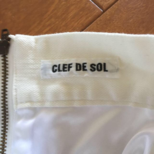 CLEF DE SOL(クレドソル)の白タイトスカート レディースのスカート(ひざ丈スカート)の商品写真