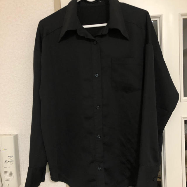EMODA(エモダ)のEMODA ブラックシャツ レディースのトップス(シャツ/ブラウス(長袖/七分))の商品写真