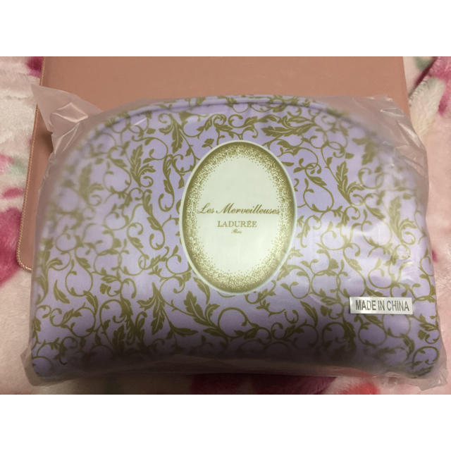 Les Merveilleuses LADUREE(レメルヴェイユーズラデュレ)のレ・メルヴェイユーズ ラデュレ ポーチセット レディースのファッション小物(ポーチ)の商品写真