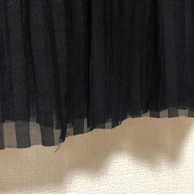 THE EMPORIUM(ジエンポリアム)のプリーツチュールスカート 黒 レディースのスカート(ひざ丈スカート)の商品写真