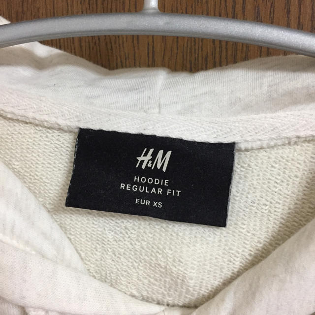 H&M(エイチアンドエム)のH&M 着用一度のみ パーカー レディースのトップス(パーカー)の商品写真