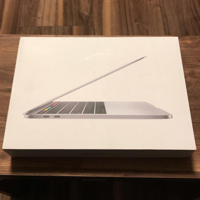 Apple(アップル)の[ほぼ未使用]MacBook Pro 2018 256GB シルバー 最新版 スマホ/家電/カメラのPC/タブレット(ノートPC)の商品写真