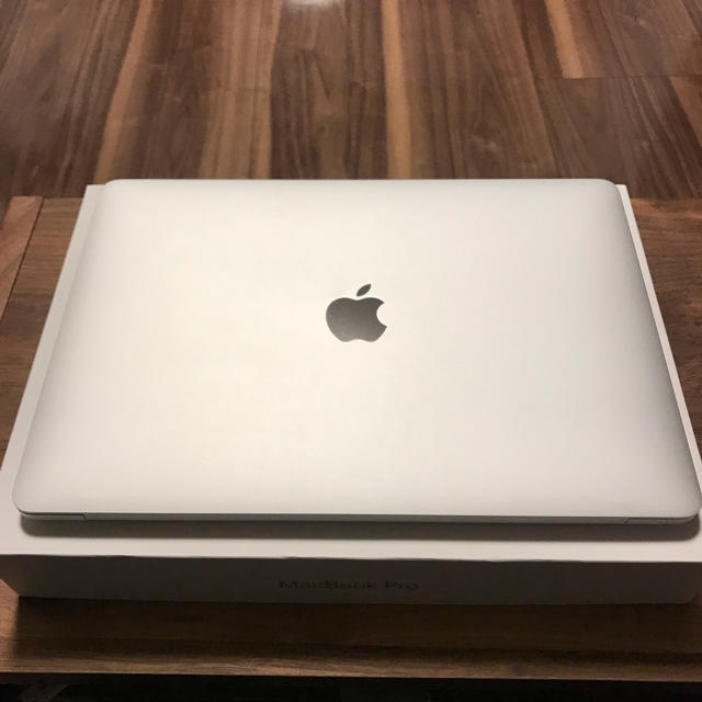 Apple(アップル)の[ほぼ未使用]MacBook Pro 2018 256GB シルバー 最新版 スマホ/家電/カメラのPC/タブレット(ノートPC)の商品写真