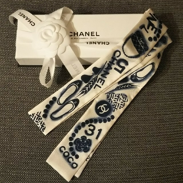 CHANEL - シャネル スリムヘアバンド 新品の通販 by みぃ's shop ...