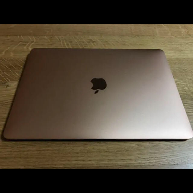 Apple(アップル)の［新品同様］MacBook Air 2018 ゴールド 充電1回 スマホ/家電/カメラのPC/タブレット(ノートPC)の商品写真