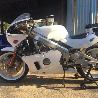 送料無料(沖縄は1000円) cbr400rr 88アッパー 猫目 | www