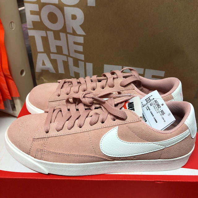 NIKE(ナイキ)のナイキ ブレーザー 新品 24.5 レディース スニーカー ローカット ピンク レディースの靴/シューズ(スニーカー)の商品写真