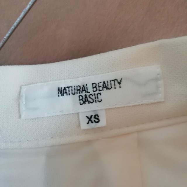 NATURAL BEAUTY BASIC(ナチュラルビューティーベーシック)のNATURAL BEAUTY BASIC 春 アイボリー スカート XS  レディースのスカート(ミニスカート)の商品写真