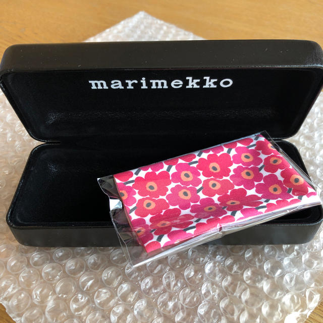 marimekko(マリメッコ)のマリメッコ  ハードメガネケース(メガネ拭き付き) レディースのファッション小物(サングラス/メガネ)の商品写真