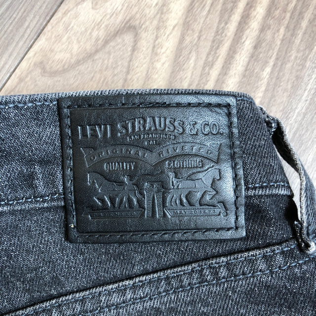 Levi's(リーバイス)のlevis テーパードデニム25 レディースのパンツ(デニム/ジーンズ)の商品写真