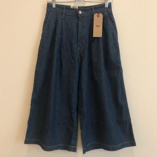 リーバイス(Levi's)の【新品】Levi's デニム ガウチョパンツ(カジュアルパンツ)