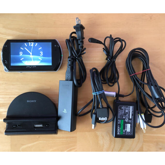 PlayStation Portable(プレイステーションポータブル)のPSP go本体 エンタメ/ホビーのゲームソフト/ゲーム機本体(携帯用ゲームソフト)の商品写真