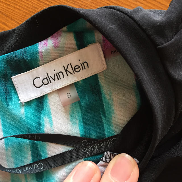 Calvin Klein(カルバンクライン)のほぼ新品‼︎ カルバン・クライン カッコいいインパクトのあるインナー サイズM レディースのトップス(シャツ/ブラウス(半袖/袖なし))の商品写真