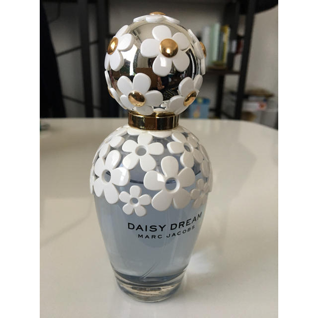 MARC JACOBS(マークジェイコブス)のMARC JACOBS DAISY DREAM コスメ/美容の香水(香水(女性用))の商品写真