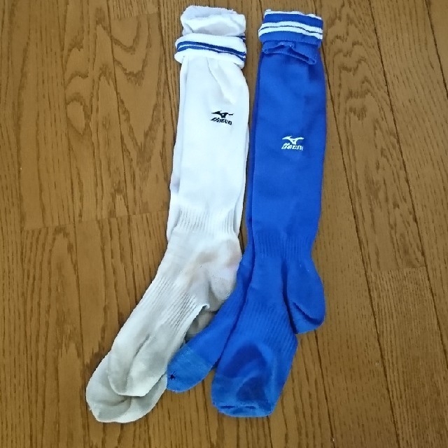 MIZUNO(ミズノ)の中古MIZUNOサッカーソックス青・白2足25―27cm スポーツ/アウトドアのサッカー/フットサル(その他)の商品写真