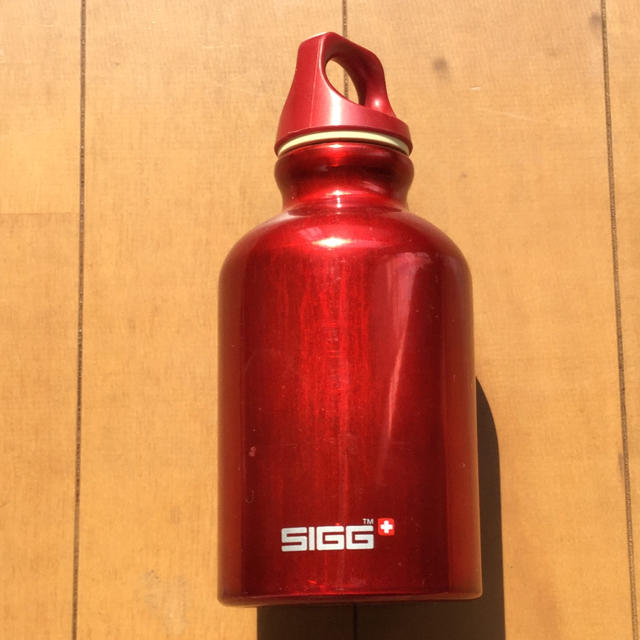 SIGG(シグ)のSIGG ボトル インテリア/住まい/日用品のキッチン/食器(タンブラー)の商品写真