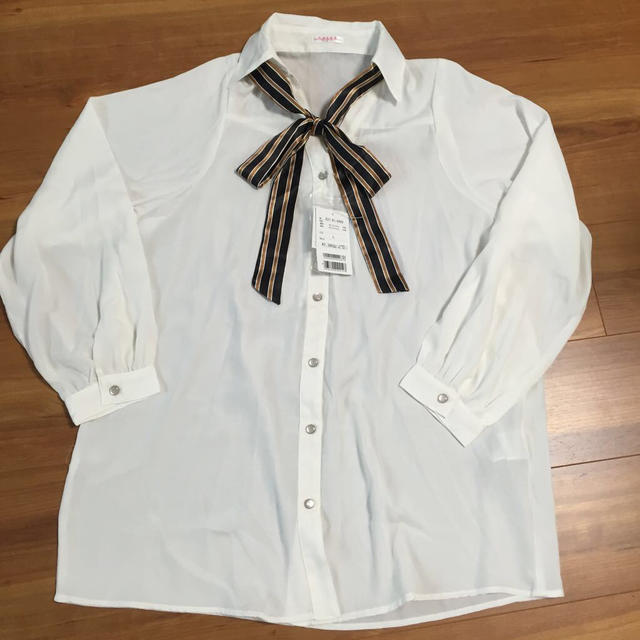 リボン付き シャツ L レディースのトップス(シャツ/ブラウス(長袖/七分))の商品写真