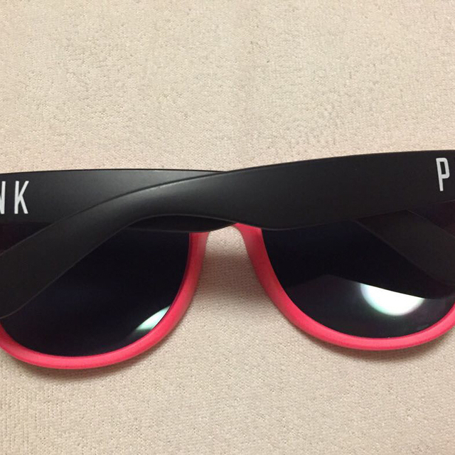 Victoria's Secret(ヴィクトリアズシークレット)のPINK♡サングラス レディースのファッション小物(サングラス/メガネ)の商品写真