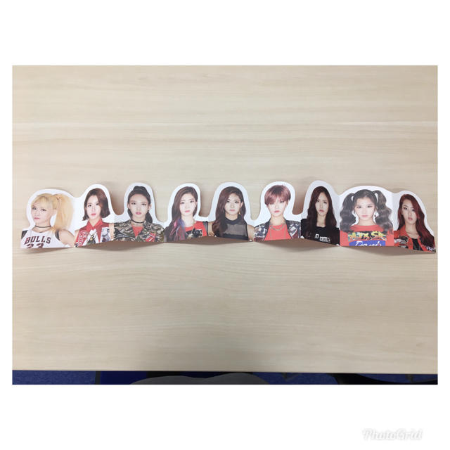 103 . twice  公式 歌詞カード・ポスター エンタメ/ホビーのタレントグッズ(アイドルグッズ)の商品写真