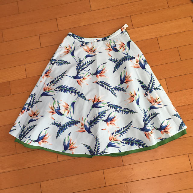VIAGGIO BLU(ビアッジョブルー)のビアッジョブルー☆フラワープリントリバーシブルスカート☆ レディースのスカート(ひざ丈スカート)の商品写真