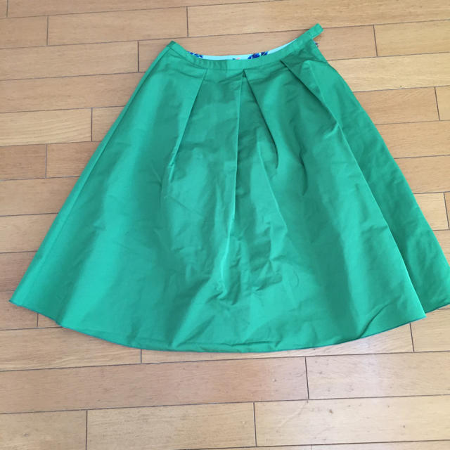 VIAGGIO BLU(ビアッジョブルー)のビアッジョブルー☆フラワープリントリバーシブルスカート☆ レディースのスカート(ひざ丈スカート)の商品写真