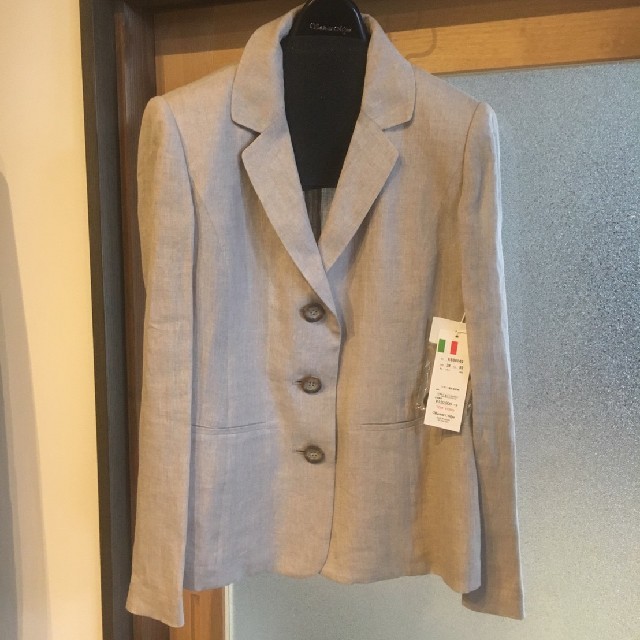 BRUNELLO CUCINELLI(ブルネロクチネリ)のミヤサトミ麻ジャケット春 レディースのジャケット/アウター(テーラードジャケット)の商品写真