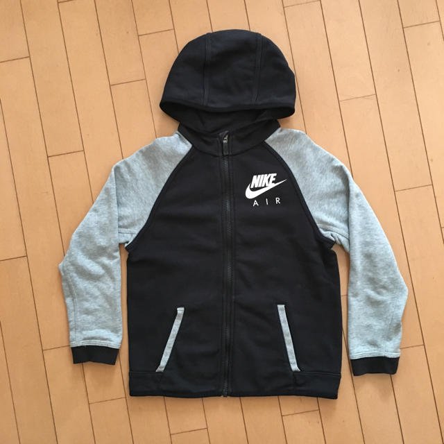 NIKE(ナイキ)のNIKE キッズパーカー キッズ/ベビー/マタニティのキッズ服男の子用(90cm~)(ジャケット/上着)の商品写真