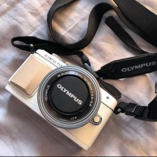 オリンパス(OLYMPUS)のOLYMPUS PEN Lite E-PL7【8GB SDカード付】(ミラーレス一眼)